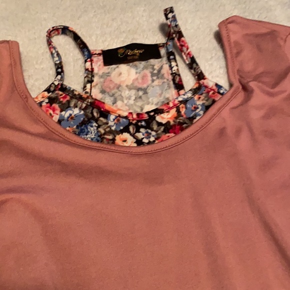 Cute top! - Picture 2 of 3